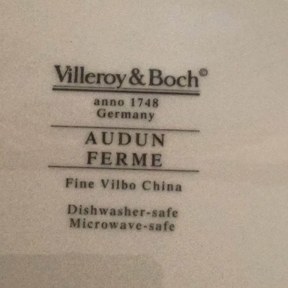 Villeroy & Boch White and Gray Butter Dish with Gold Accent - Picture 3 of 3